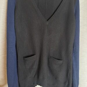 Black and Blue Women's V-Neck Sweater